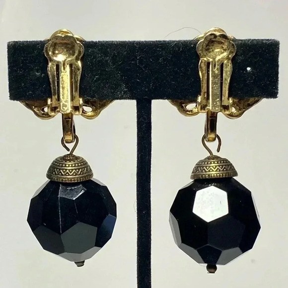 VINTAGE BEADED EARRINGS. NICE DETAIL. - Picture 8 of 8